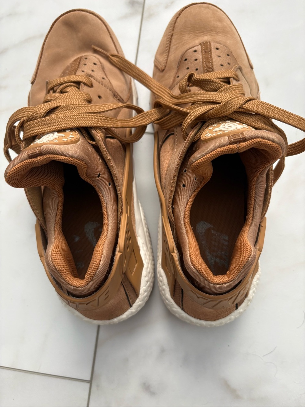 Nike Men’s Huarache Sneaker - Tan/Brown - Picture 6 of 9
